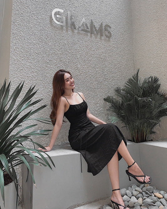 Samie Dress – Elegant & Timeless